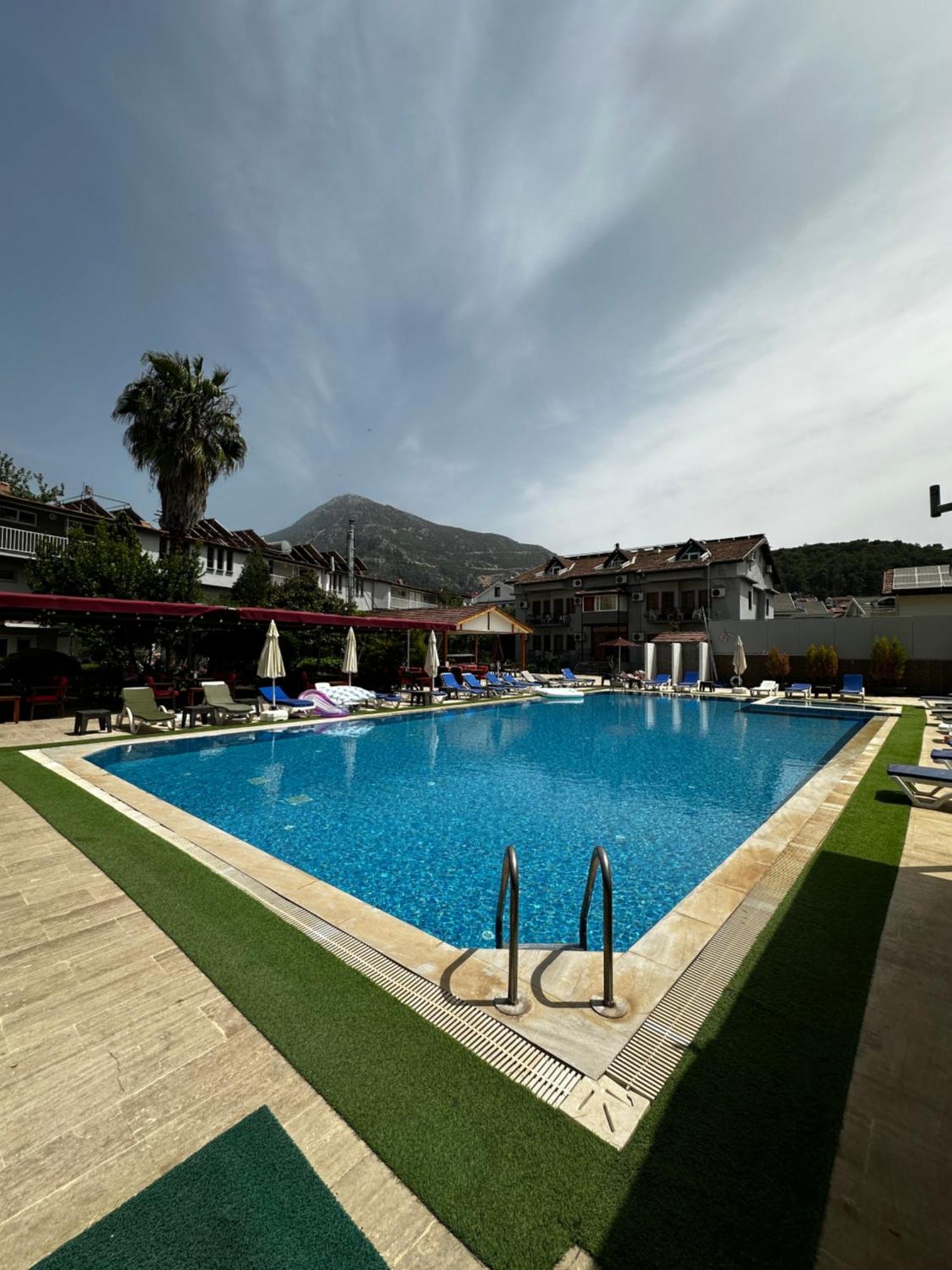 Hotel Carmina 3*