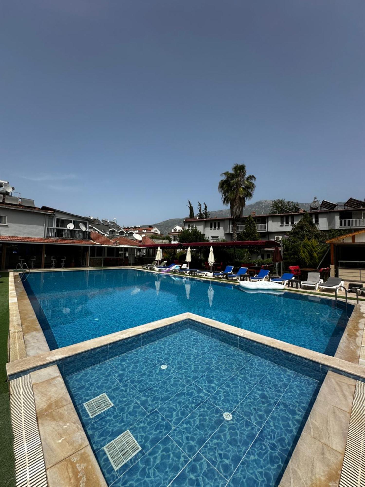 Carmina Hotel 3*