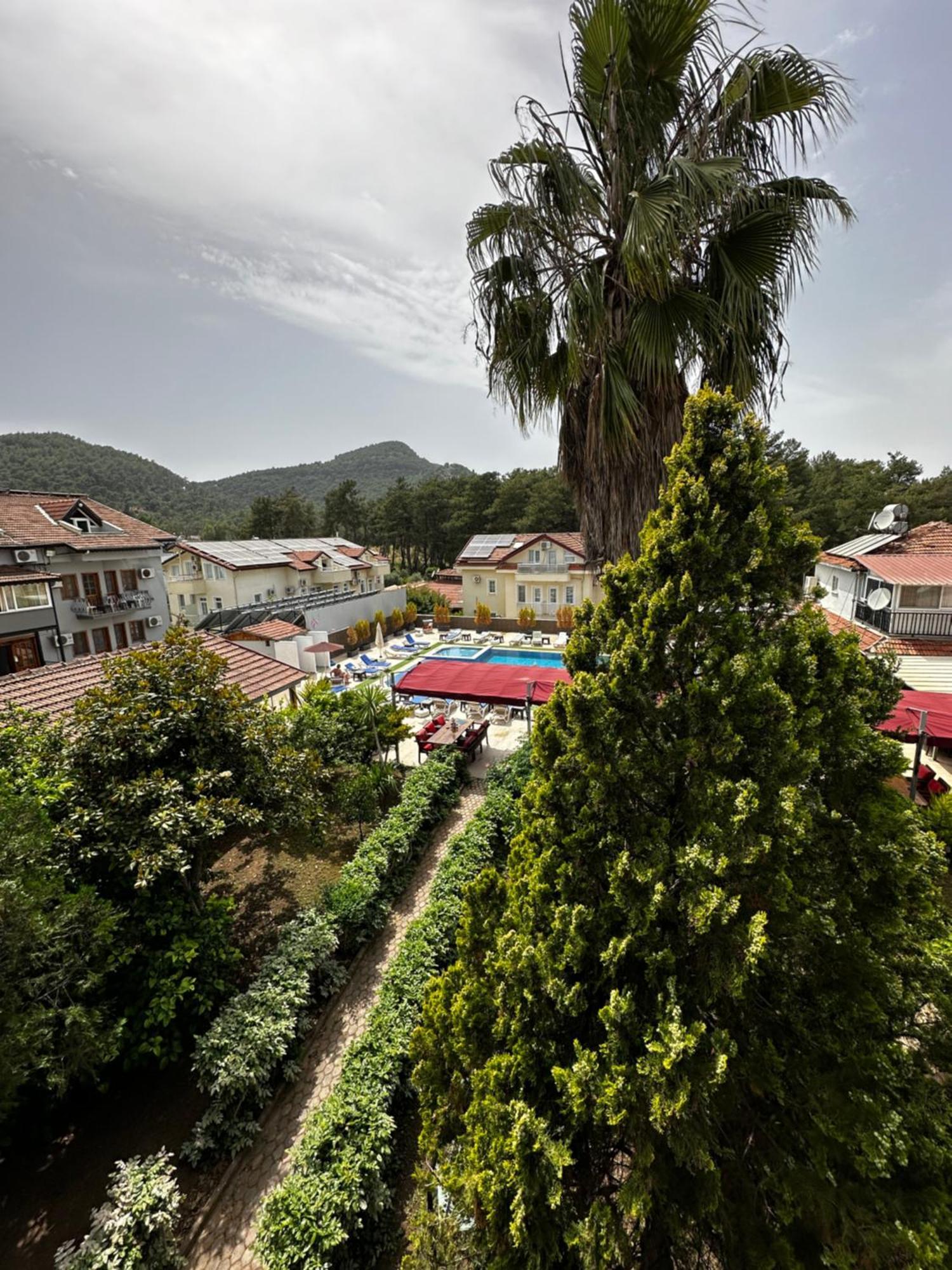 Hotel Carmina 3*